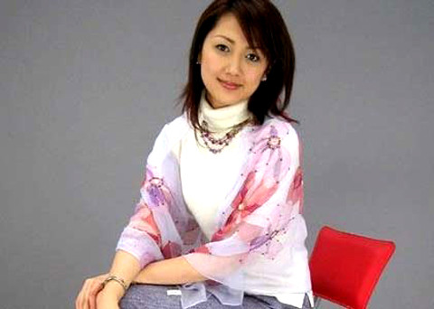 Năm 2007, cô trở thành cổ đông lớn nhất của tập đoàn địa ốc Country Garden khi mới 26 tuổi, đồng thời được tạp chí Forbes bình chọn là người phụ nữ giàu nhất châu Á với tổng tài sản trị giá 16 tỷ USD.