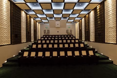 Rạp chiếu phim 3D thuộc khu vực tầng trệt có thể chuyển đổi thành sân khấu làm các mini show, chương trình event với sự hỗ trợ của dàn âm thanh, ánh sáng hiện đại.