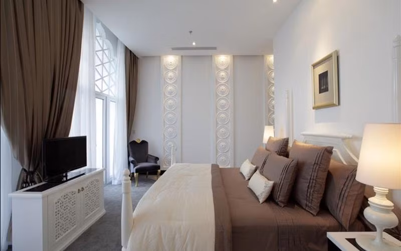 Các phòng nghỉ tại đây có những tiện ích như tivi 3D thông minh, bồn tắm, iPad, mỹ phẩm Spa Pure, áo choàng lụa, wifi…