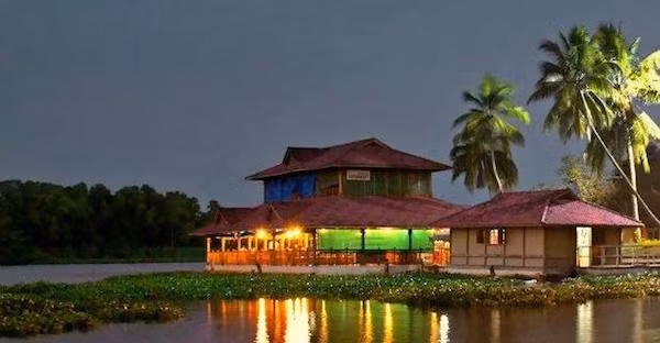 Nhà hàng nổi Hồ Veli (Kerala, Ấn Độ): Nhà hàng Hồ Veli phục vụ đa dạng các món ăn từ truyền thống tới hiện đại của Ấn Độ.