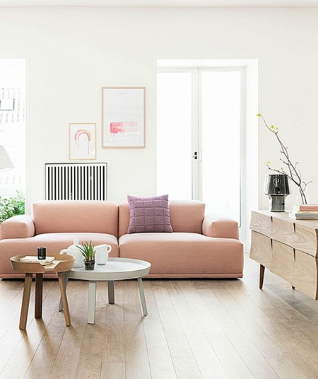 Chiếc ghế sofa màu pastel dịu nhẹ đem đến cảm giác thư thái cho gia chủ.