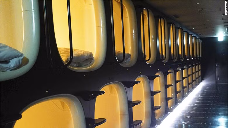 5. Khách sạn 9 Hours Capsule (Kyoto, Nhật bản): Với thiết kế khác lạ, khách sạn 9 Hours Capsule bố trí các phòng nghỉ đơn cho du khách. Trong mỗi phòng ngủ là hệ thống kiểm soát giấc ngủ, mang lại cho bạn sức khỏe tốt cho chuyến du lịch của mình.