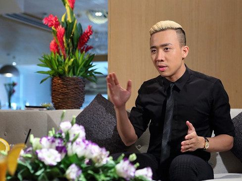 Trấn Thành đang là một trong những MC đình đám nhất làng giải trí Việt. Không chỉ tỏa sáng trong nghiệp cầm mic, Trấn Thành còn là một nghệ sĩ đa năng, đá chéo nhiều lĩnh vực khác nhau và nổi bật nhất trong số đó là hài kịch. Anh xuất hiện trong hầu hết các chương trình truyền hình đang ăn khách bậc nhất.