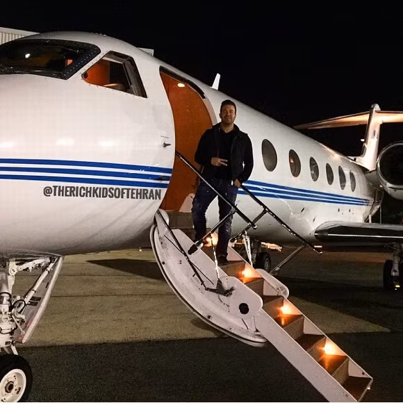 Dù phải hứng chịu những lời chỉ trích từ truyền thông và cộng đồng mạng vì bị cho rằng đang khoe của một cách vô bổ, Rich Kids of Tehran vẫn liên tục đăng tải hình ảnh cuộc sống xa hoa với lý lẽ của riêng mình.