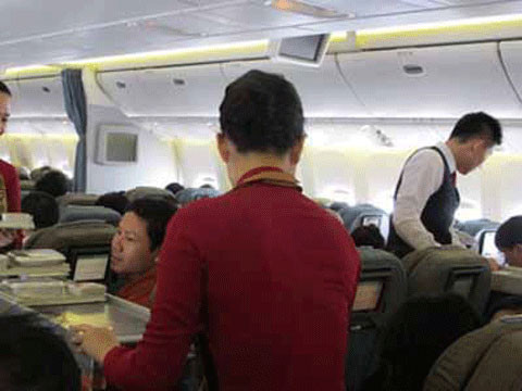 Tháng 6/2010, cơ quan chức năng Australia bắt giữ 7 tiếp viên (cả nam và nữ) của VNA để điều tra nghi vấn liên quan việc vận chuyển một số điện thoại iPhone và iPad từ nước này về Việt Nam. Ảnh minh họa.