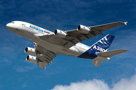 Chiếc "máy bay khủng" này thực hiện chuyến bay đầu tiên vào ngày 27/4/2005 và được hãng hàng không Singapore Airlines đưa vào phục vụ hành khách trong tháng 10/2007.