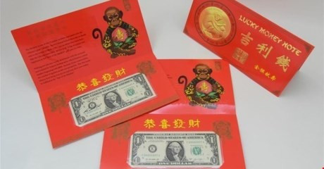 Những tờ 1 USD có ý nghĩa may mắn, trường thọ thông qua hình ảnh con khỉ ôm quả đào tiên.