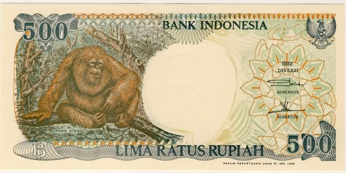 Tờ tiền in hình khỉ 500 rupiah Indonesia trở thành quà lì xì tết 2016 được nhiều người săn lùng.