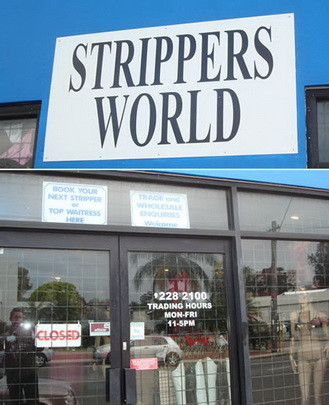 Cửa hàng bán đồ thoát y: Cửa hàng này chủ yếu bán các đồ dành cho các vũ công múa thoát y với những đôi giày cao gót lố bịch, những đồ vật kì dị và những chiếc váy ngắn hết cỡ. Tất cả chúng được trưng bày theo cách thu hút người xem.