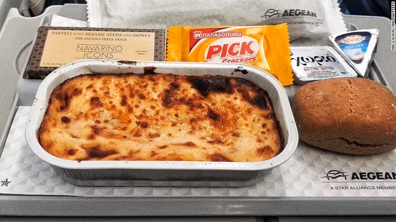 Aegean Airlines mới phát hành chiến dịch quảng bá “Tới gần Hy Lạp hơn”, nhấn mạnh sự khác biệt của Hy Lạp qua trải nghiệm ẩm thực với các món ăn truyền thống.