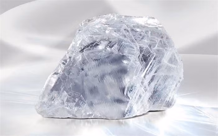 Kim cương Golden Jubilee Diamond nặng 755 carat (dạng thô), là viên kim cương đã qua chế tác lớn nhất thế giới, giá ước tính từ 4 đến 12 triệu USD.