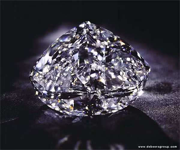 Kim cương The De Beers Centenary nặng 599 carat (dạng thô), là một trong những viên kim cương lớn từng được khai thác ở mỏ Cullinan. Sau khi chế tác, nó có hình trái tim, giá trị ước tính là 90 triệu USD.