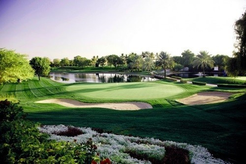 Khu chơi golf đắt nhất (Giá mỗi lần chơi: 271 USD): Khu chơi golf Emirates là một trong số ít nơi có thể thỏa mãn trải nghiệm cho cả những dân chơi chuyên nghiệp hay nghiệp dư. Sân golf rộng 7.301 thước với vô số dịch vụ cao cấp đi kèm được xem là một trong số những trải nghiệm đáng giá nhất tại Dubai.