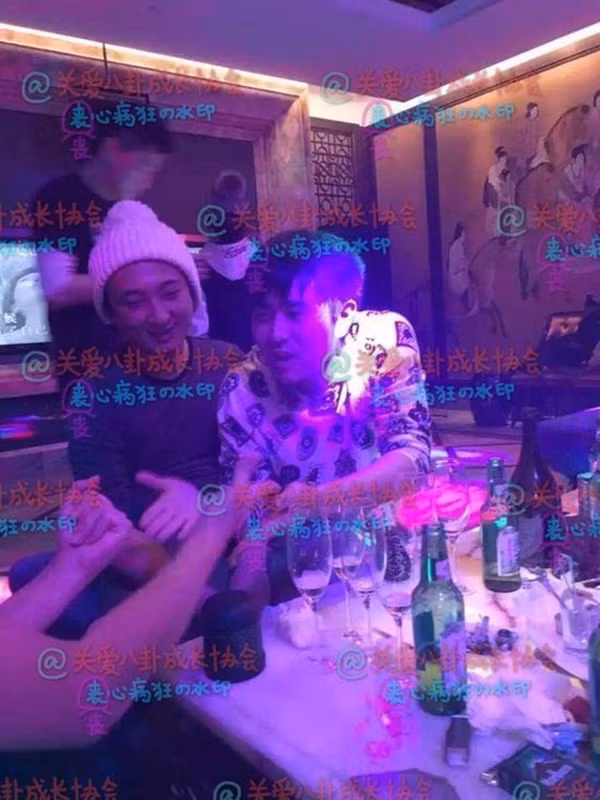 Các cư dân mạng Trung Quốc tỏ ra khá sốc trước tờ hóa đơn karaoke đắt giá này và để lại vô số lời bình luận: "Giàu thật đấy!", "Chỉ một đêm thôi mà phá nguyên cả căn nhà rồi kìa!", "Đây mới là cuộc sống thường nhật của giới con nhà giàu!"...