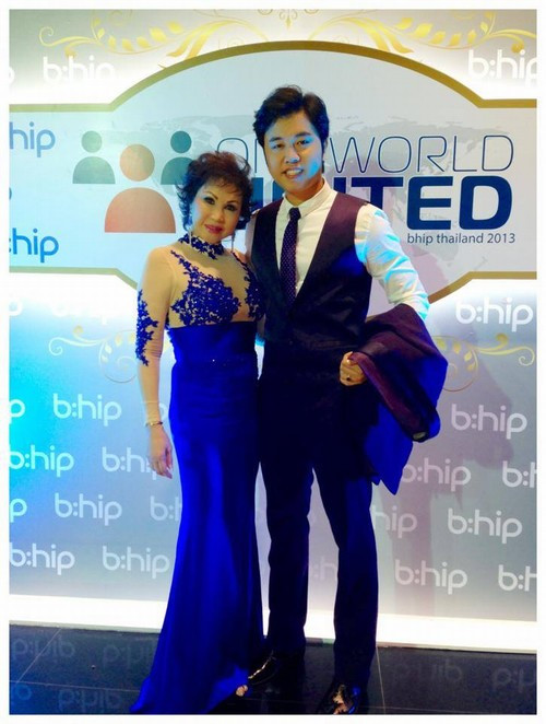 Vẻ tao nhã, nam tính và độ chững chạc tăng dần khi Vũ Hoàng Việt đi bên cạnh người tình tỷ phú.