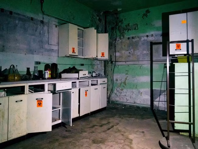 Am anh nha tang le bi bo hoang o My-Hinh-6