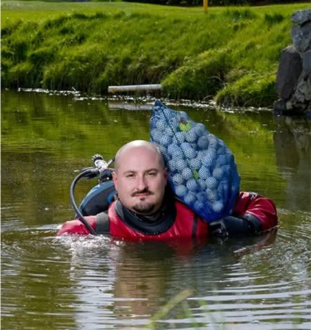 Thợ lặn nhặt bóng golf: Những thợ lặn này được người quản lý của các sân golf sang trọng thuê về. Họ sẽ lặn xuống hồ để thu lượm những quả bóng golf bị rơi xuống nước. Họ làm việc khoảng 4 lần/tuần và thu lượm trung bình gần 4.000 quả bóng mỗi ngày. Công việc này đem đến khoản thu nhập khá hậu hĩnh, khoảng 100.000 USD/năm.