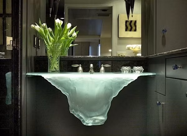 Chiếc bồn rửa độc đáo này khiến người dùng vừa rửa tay, vừa lo tràn nước.