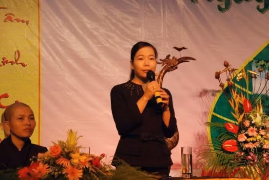 Trước cuộc chia tay của đại gia Đặng Lê Nguyên Vũ, không ít vụ ly hôn của các doanh nhân Việt gây xôn xao mức độ tốn kém của nó. Vụ “chia vương quyền” đắt giá nhất trong lịch sử có lẽ là câu chuyện của Tập đoàn Bảo Sơn. Câu chuyện ly hôn giữa ông Bùi Đức Minh và bà Nguyễn Thanh Thủy (ảnh), phó chủ tịch tập đoàn Bảo Sơn, đã gây ra những cơn “dư chấn” khá mạnh trong dư luận khi mà khối tài sản tranh chấp lên đến 10.000 tỷ đồng.