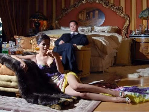 Điểm nổi bật của chuyện ly hôn này là độ ồn ào của nó. Ngọc Thúy và chồng đại gia liên tục xuất hiện trên mặt báo tố giác lẫn nhau.