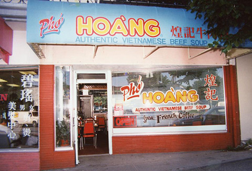 Quán Phở Hoàng nổi tiếng hơn 30 năm ở Main Street, Vancouver, Canada.