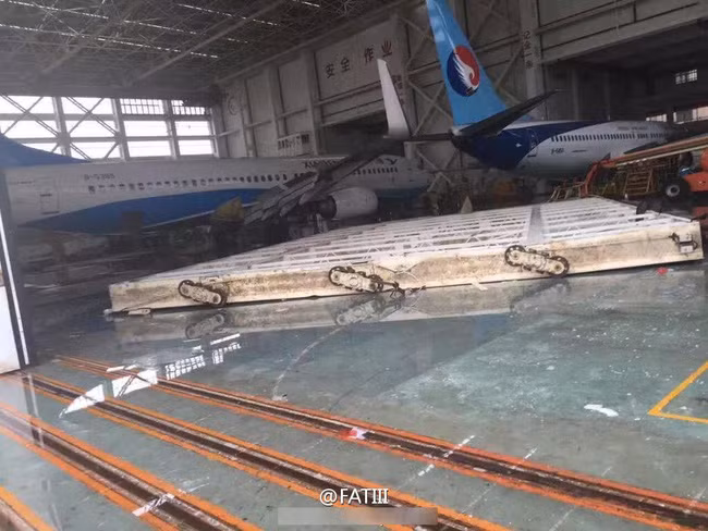 Theo dự tính, vào ngày 14/9, tại sân bay Hạ Môn sẽ có 536 chuyến bay đến và đi. Tuy nhiên đến 08h30 sáng ngày 15/9, đã có 105 chuyến bay bị hủy bỏ vì thời tiết xấu.