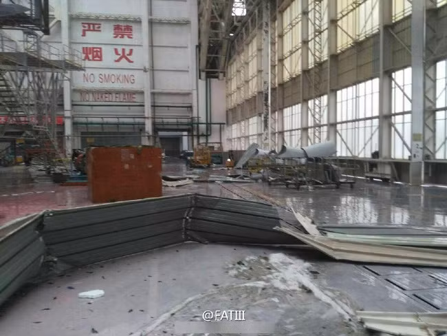 Hiện các cơ quan chức năng và người dân Hạ Môn đang nỗ lực khắc phục những hậu quả nghiêm trọng mà siêu bão Meranti đã để lại trong ngày đầu tiên càn quét thành phố này.