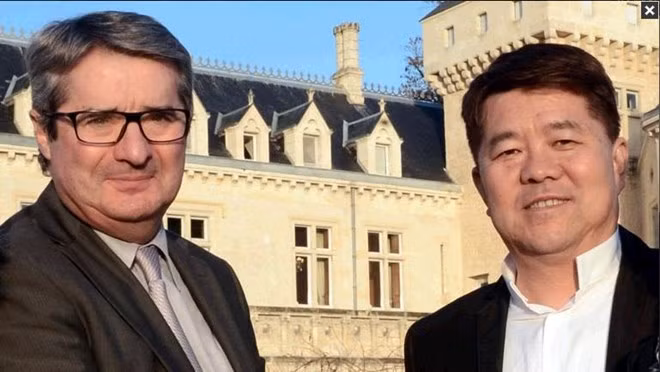 Kinh hai hai dai gia chet tham sau khi mua lau dai co