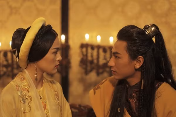 Cuong Do la phan ung “la” khi thay Ha Vi hon Isaac