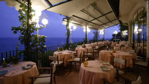 Nhà hàng Il San Pietro, Italy: Ánh nến lung linh khắp nhà hàng sẽ mang đến cho bạn cảm giác thoải mái và lãng mạn cho những buổi hẹn hò đặc biệt.