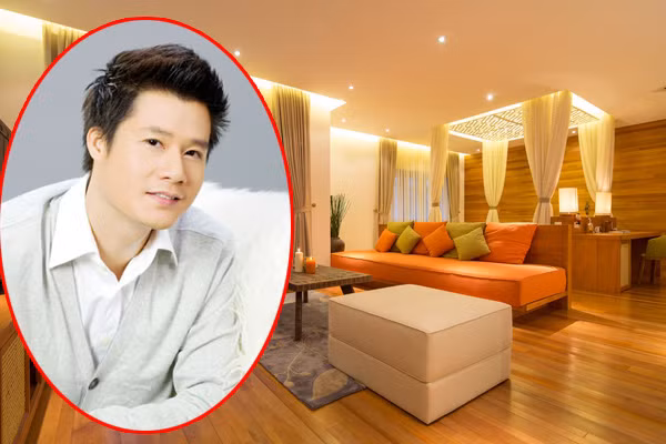 Nam ca sĩ Quang Dũng sở hữu biệt thự tinh tế, sang trọng như resort ở TP HCM. Căn biệt thự có sự sắp xếp tinh tế những vật dụng trang trí, tranh ảnh yêu thích của chủ nhân, những bức rèm, màn và nến tạo nên một phong cách lãng mạn và bình yên.