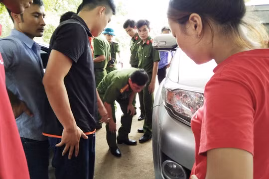 Thanh Hoa: Hang chuc ten con do no sung, phi dao truy sat 1 gia dinh