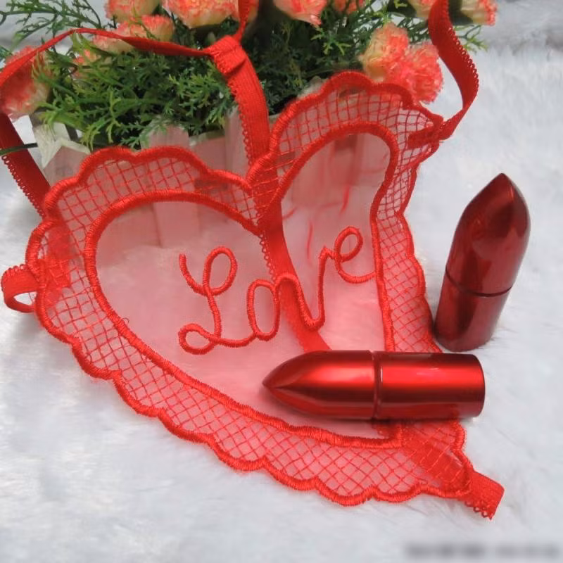 Món quà quần chip "ngụy trang" thỏi son chắc chắn sẽ khiến người tặng bất ngờ và thích thú.