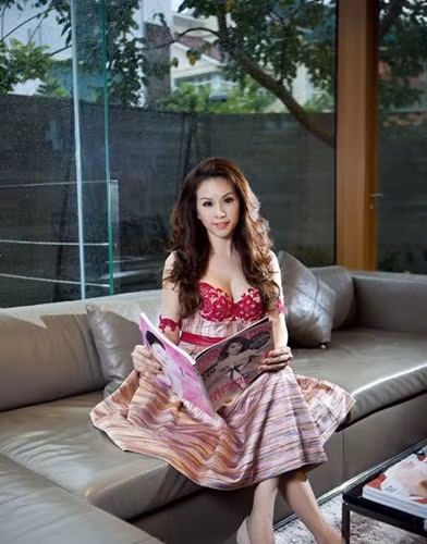 Là một doanh nhân thành đạt và bận rộn nhưng Hoa hậu phu nhân Thu Hoài vẫn chú ý dành thời gian chăm chút cho căn biệt thự triệu USD của mình.