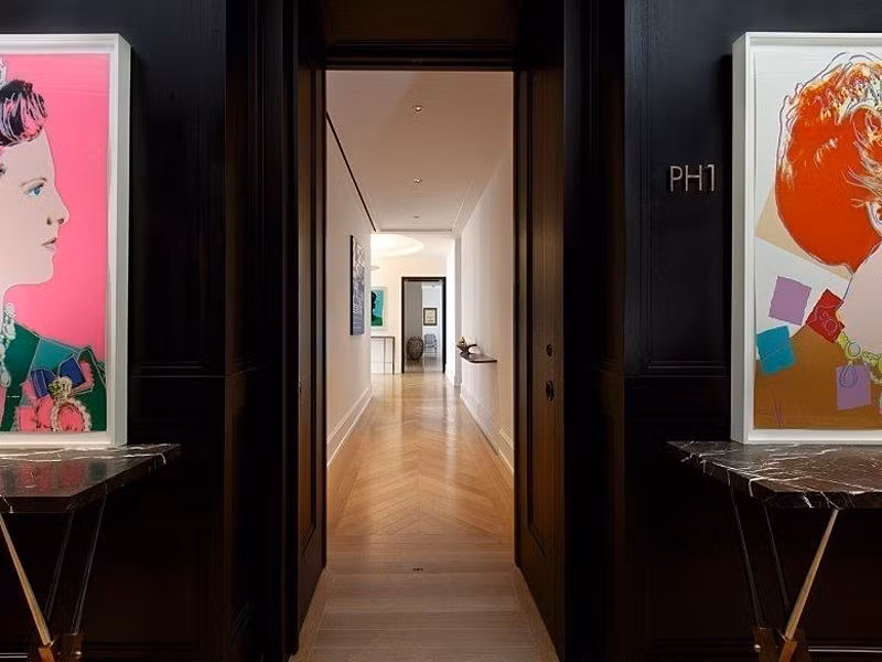 Trong năm 2015, căn penthouse này được rao bán với giá 70 triệu USD nhưng mới đây đã giảm xuống còn 55 triệu USD.