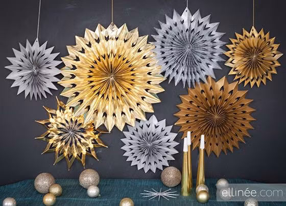 Có rất nhiều kiểu hoa giấy gấp mà bạn có thể tự cắt để trang trí nhà cửa.