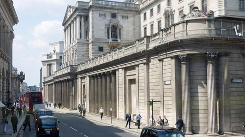 Việc chia nhỏ hầm và bố trí một hệ thống như "mê cung" bên dưới lòng đất khiến cho các tên trộm gần như hoàn toàn đầu hàng trước ý định đánh cắp tại đây. Mỗi khi một khách hàng hoặc phóng viên được đưa tới hầm vàng cá nhân, họ đều được yêu cầu giao nộp điện thoại và di chuyển trên xe riêng của ngân hàng đã bị che kín cửa sổ.