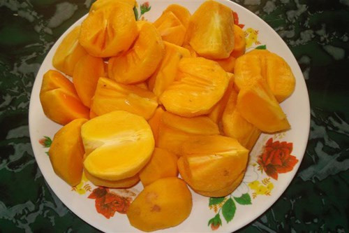 Chị Lan cho hay, dù bán lặt vặt nhưng mỗi ngày, chị cũng kiếm lời khoảng 1 triệu đồng từ việc bán hồng online. Tính ra, tháng nay số tiền kiếm được từ công việc thời vụ gấp cả 2 - 3 lần tiền lương mà công ty trả.