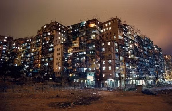 Đến nay, Kowloon Walled City là một khu vườn xanh tươi và chỉ còn là di tích.