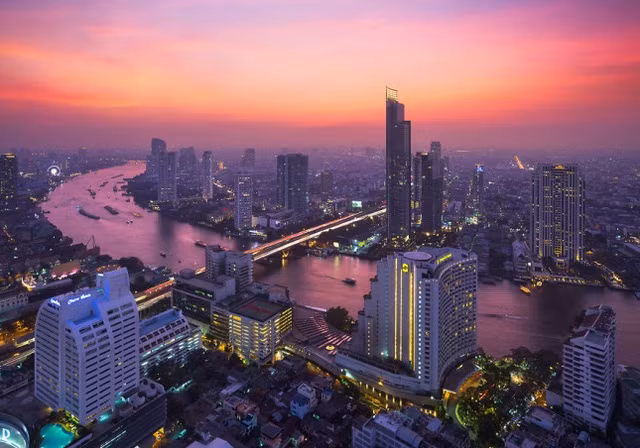 Bình minh ở Bangkok khi nhìn về hướng sông Chao Phraya