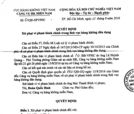 Khach VIP lo bich: Xem phim den, sam so tiep vien hang khong