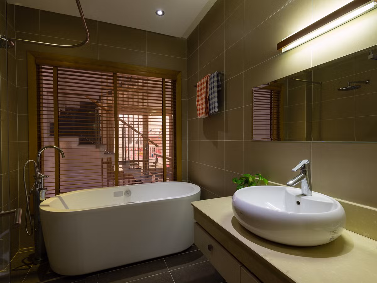 Phòng tắm rộng rãi và sang trọng.