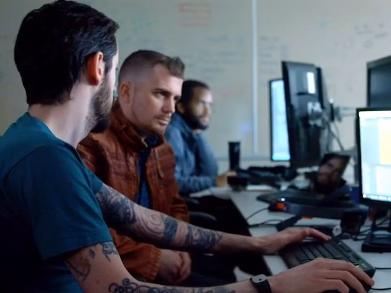 Microsoft là một công ty tập trung vào kỹ thuật, do vậy vị trí giám đốc kỹ thuật tại đây được trả khá cao, khoảng 196.677 USD/năm hoặc 346.247 USD bao gồm cổ phiếu, thưởng.