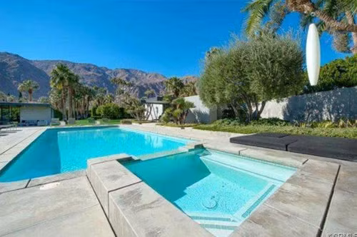 Ngôi biệt thự của Leonardo DiCaprio gồm 6 phòng ngủ, 7 phòng tắm, hồ bơi rộng rãi, sân tennis, phòng tập thể dục giống như một thiên đường.