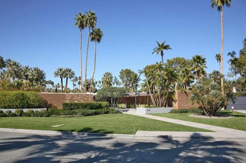 Căn hộ rộng xấp xỉ 5.000 m2 nằm ở khu Old Las Palmas, Califonia từng thuộc về ca sỹ diễn viên nổi tiếng Dinah Shore trước khi về tay Leonardo hồi năm 2014.