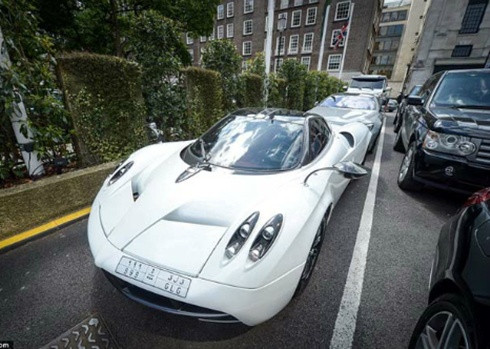 Với việc đổ bộ cùng những chiếc siêu xe, chuyến nghỉ mát của giới nhà giàu Trung Đông thu hút rất nhiều sự quan tâm của người dân London.