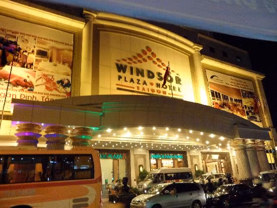 Một số dự án khác như Trung tâm Thương mại An Đông - Windsor Plaza Hotel có tổng vốn đầu tư hơn gần 1.300 tỷ đồng với tòa nhà cao 25 tầng và trung tâm thương mại, hội nghị. Khách sạn Windsor Plaza là khách sạn 5 sao có hơn 1000 gian hàng, khu giải trí, trung tâm tổ chức hội nghị cùng 405 phòng ngủ...