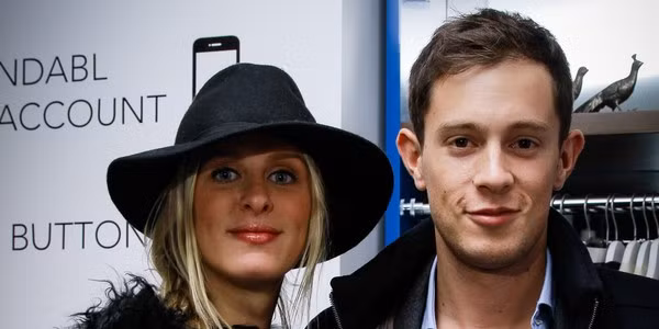 Đáng ganh tị nhất là ngay sau khi Nicky gật đầu đồng ý, James đã lập tức đưa Nicky đi du lịch vòng quanh châu Âu bằng... ô tô. Sau đám cưới cổ tích vào tháng 7 năm ngoái, cặp đôi hạnh phúc thông báo rằng Nicky đang mang thai đứa con đầu lòng hồi tháng 1.