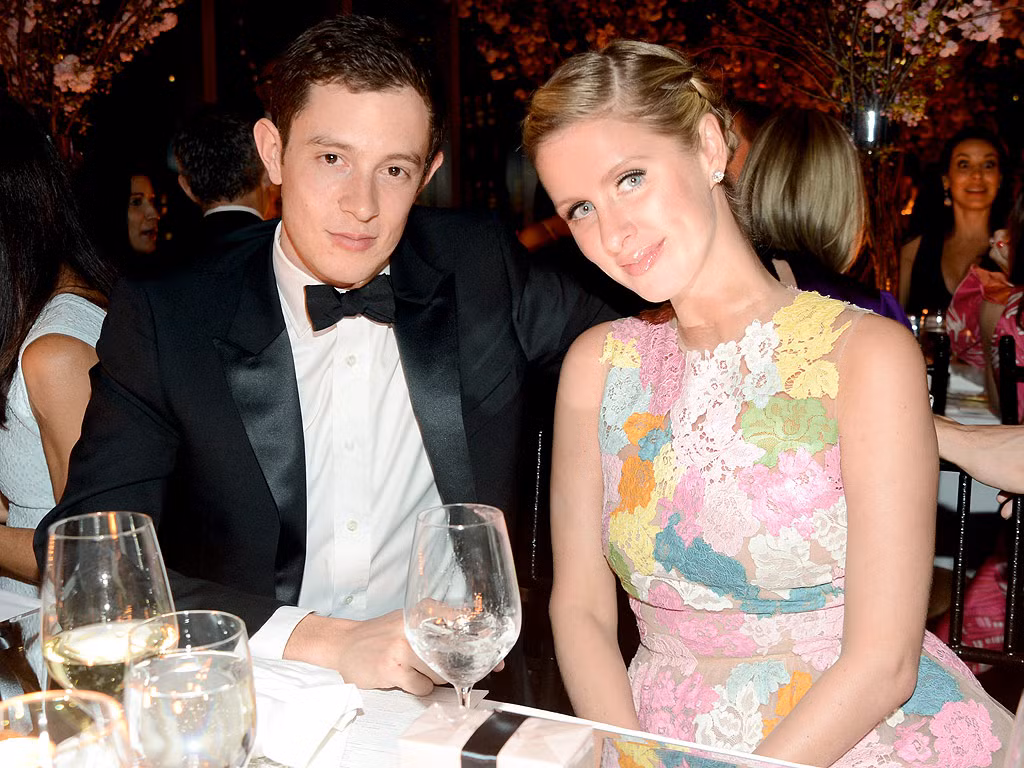 Rothschild được coi như là gia tộc danh giá và quyền thế bậc nhất thế giới. Thậm chí, danh từ "Rothschild" còn được đồng hoá luôn với sự giàu có và quyền lực, một điều mà chưa gia tộc nào có thể làm được.