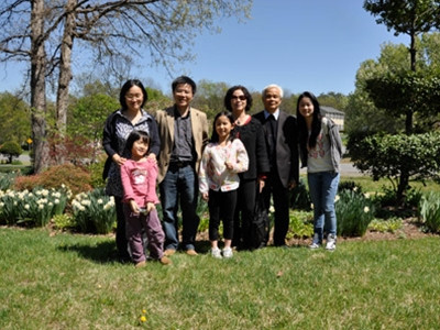 Gia đình GS Ngô Bảo Châu.